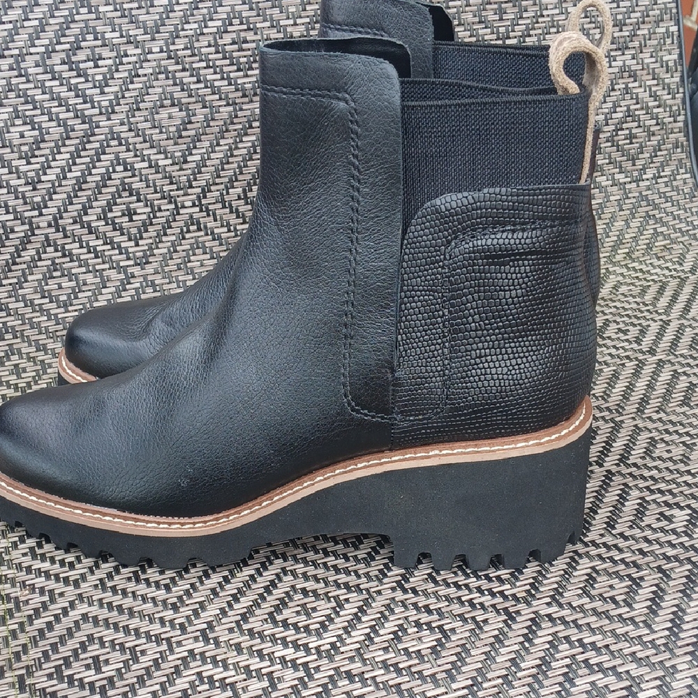 Dolce Vita Black Ankle Boots - Picture 5 of 6